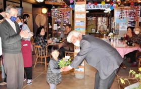 ５周年記念のイベントが開かれた「なごみてぇ」＝豊岡市竹野町竹野