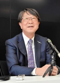 豊岡市長を担ってきた２０年間を振り返る中貝宗治氏＝豊岡市役所