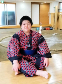 大相撲夏場所にデビューする谷元飛翔さん＝東京都内（本人提供）