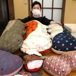 「いくの銀谷工房」が制作しているオオサンショウウオのグッズ＝朝来市生野町口銀谷