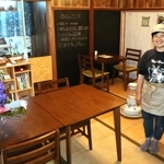 自宅を改装してカフェ「そらしーど」を開業させた地域おこし協力隊員の西村知亜さん＝朝来市生野町
