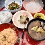 サザエやところてん、ワカメなど地元産の食材がふんだんに使われた御膳＝豊岡市竹野町竹野