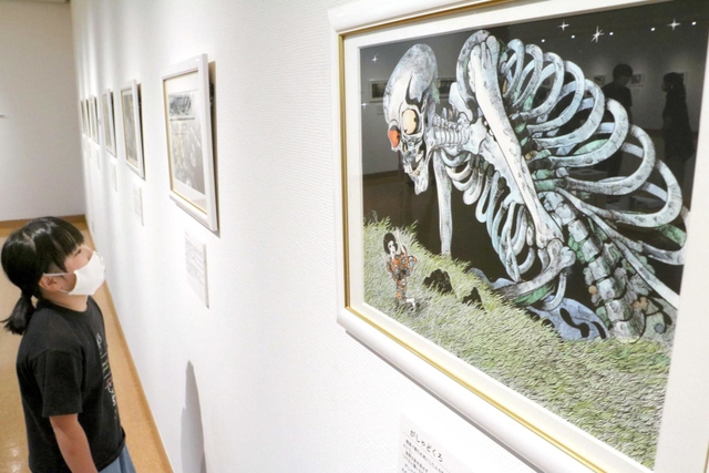 水木しげるさんが描いた妖怪の絵が並ぶ会場＝あさご芸術の森美術館