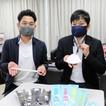 かばん資材を生かして開発したマスクストラップ＝豊岡市内