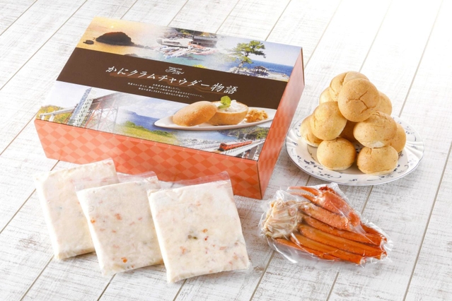 ネット販売が始まった「香住かにクラムチャウダー」のスタンダードセット。パンはミニサイズ（夕香楼しょう和提供）