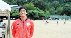 東京五輪の陸上男子１６００メートルリレーの補欠選手で登録された池田弘佑選手。地元の陸上競技大会に参加した＝養父市八鹿町小山