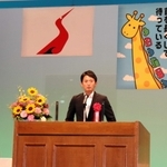 北近畿豊岡自動車道や山陰近畿自動車道の早期整備に向けた大会であいさつする斎藤元彦知事＝豊岡市民会館