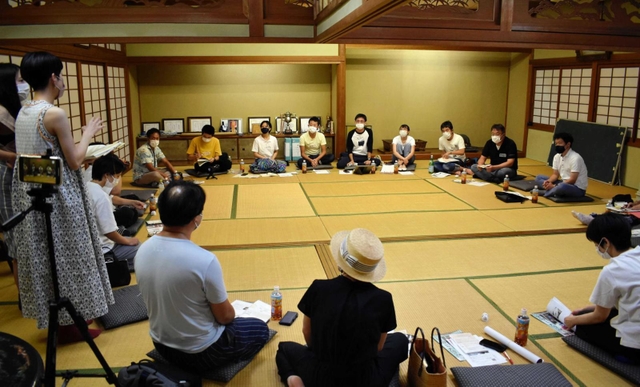 プイエイの事前説明会に集まった地元住民ら＝田結庄会館