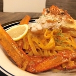 グリルキッチンティーダの「香住ガニの鬼盛り濃厚クリームパスタ」（香美町提供）