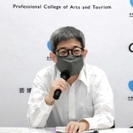 会見する平田オリザ氏＝豊岡市山王町