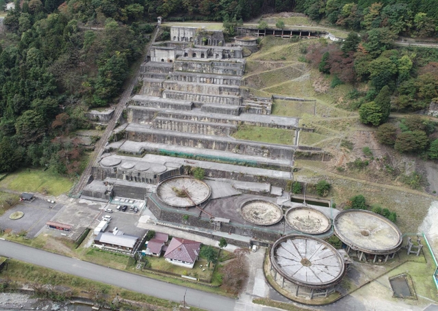 神子畑選鉱場跡＝朝来市佐嚢（小型無人機で撮影）