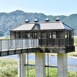 ガラス張りの「進美寺川樋門」＝豊岡市日高町赤崎