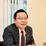 谷公一氏