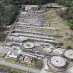 神子畑選鉱場跡＝朝来市佐嚢（小型無人機で撮影）