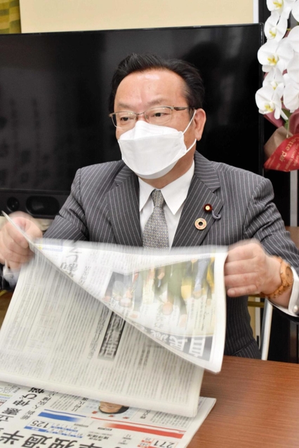 一夜明けて選挙戦を振り返る谷公一氏＝豊岡市塩津町