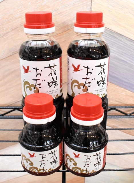 しょうゆ製造会社「花房商店」と共同開発した「花咲おだし」＝豊岡市福田