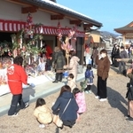 多くの参拝客でにぎわった宵田西宮神社＝豊岡市日高町宵田