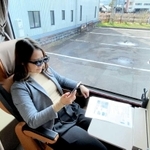 個室ではスマートグラスで迫力のある映像を見ることもできる＝豊岡市内