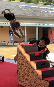 猿回しのイベント＝朝来市山東町大月