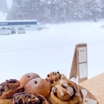 「ヅッカ」で販売される手作りパン（ハチ北観光協会提供）＝香美町村岡区大笹