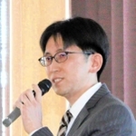 講演する中治仁志・公立豊岡病院呼吸器内科部長＝但馬文教府