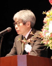 式辞を述べる平田オリザ学長＝芸術文化観光専門職大学