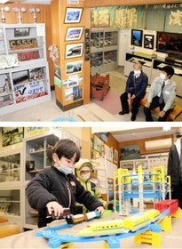 【上】貴重な鉄道グッズが所狭しと並ぶ鉄子の部屋【下】開館１０周年で設置されたプラレール。子どもたちに絶大な人気を誇った＝新温泉町浜坂