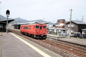 昨年１０月に無人化されたＪＲ香住駅＝香美町香住区七日市