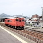 昨年１０月に無人化されたＪＲ香住駅＝香美町香住区七日市