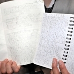 小学生の頃からコウノトリの情報をびっしりと書き留めているノート＝豊岡市