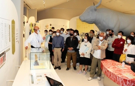 但馬牛の歴史や食の魅力を学ぶ「但馬牛アンバサダー」の講習会＝県立但馬牧場公園