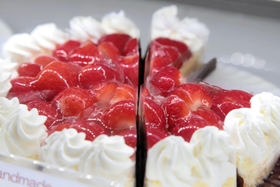 夏イチゴを使ったケーキ