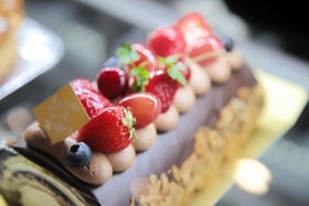夏イチゴを使ったケーキ