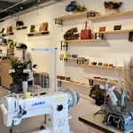 会員は１階のショップで製作した商品を販売することができる＝豊岡市中央町