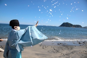 海水浴シーズンの安全を祈願した＝香住浜海水浴場