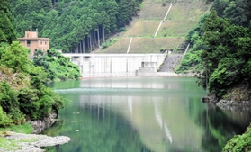 貯水量が例年並みにまで回復した与布土ダム＝朝来市山東町与布土