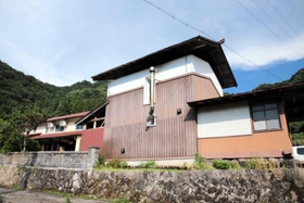 「蔵サウナ」の外観＝香美町小代区茅野