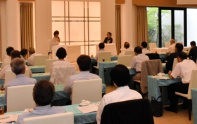 対談が行われた会場＝アール・ベル・アンジェ豊岡