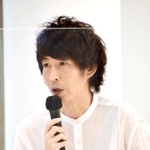 小説家になった経緯などを語る早見和真さん＝アール・ベル・アンジェ豊岡
