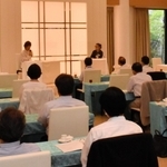 対談が行われた会場＝アール・ベル・アンジェ豊岡