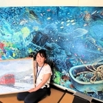 あべのハルカスにも飾られた大作や生野の風景画を展示する松本知佳さん＝古民家喫茶＆レンタルスペース岡見