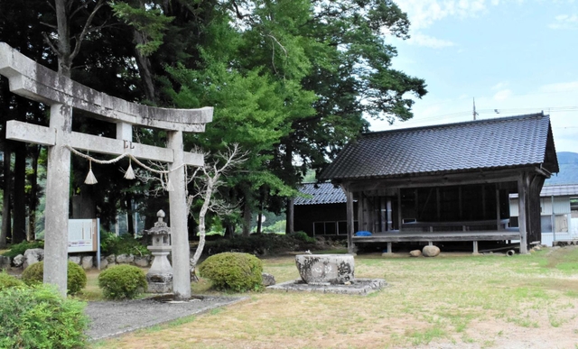 会場の一つとなる日出神社の農村歌舞伎の舞台＝豊岡市但東町畑山