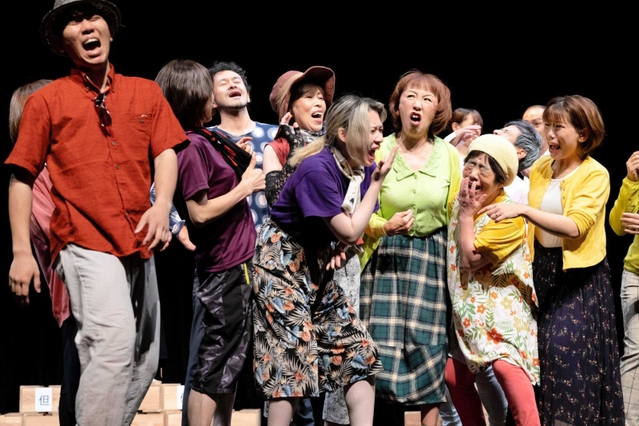 市民が出演した「新・豊岡かよっ！」の一場面（Ｃ）ｉｇａｋｉ　ｐｈｏｔｏ　ｓｔｕｄｉｏ