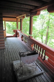 テラスでバーベキューも楽しめる＝香美町村岡区柤岡