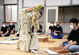 今年の香住三番叟で「翁」を務める吉田武布さん＝香住公民館