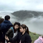 竹田城跡で雲海を楽しむ観光客ら＝２０１９年撮影