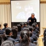 高森さんが全国で続ける講演活動。「命」をテーマにした講演は３００回を超え、そこで生まれたつながりが活動を支える＝２０１６年、東京都杉並区