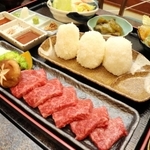 但馬牛のランチプラン。自家製コシヒカリも粒だっておいしい＝新温泉町丹土