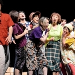 市民が出演した「新・豊岡かよっ！」の一場面（Ｃ）ｉｇａｋｉ　ｐｈｏｔｏ　ｓｔｕｄｉｏ