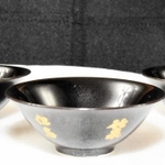 各酒蔵の銘柄名が記された平杯＝朝来市山東町矢名瀬町